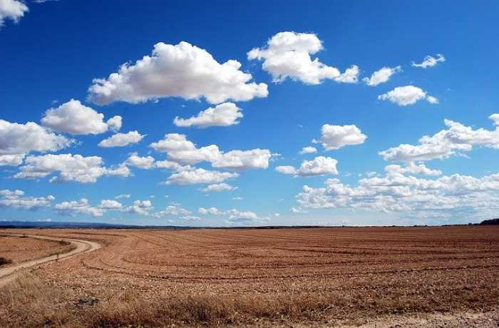 Στον ουρανό του τίποτα με ελάχιστα-ΚΑΤΕΡΙΝΑ ΑΓΓΕΛΑΚΗ ΡΟΥΚ