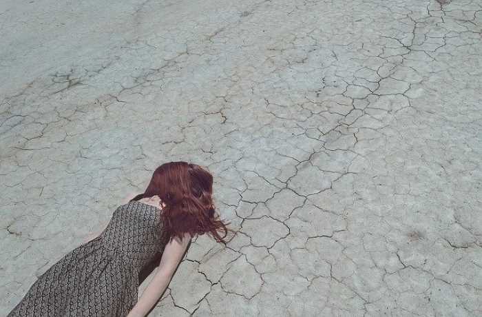 Δεν είναι η Πτώση Πράξη μιας στιγμής- ΕΜΙΛΙ ΝΤΙΚΙΝΣΟΝ