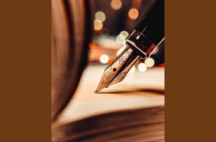 Ασύμμετρες πινελιές - Δώδεκα ποιήματα του Άρη Γεράρδη