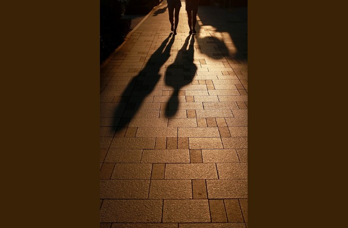 Πίσω από τις σκιές- ΓΙΩΡΓΟΣ Δ.ΜΠΙΜΗΣ