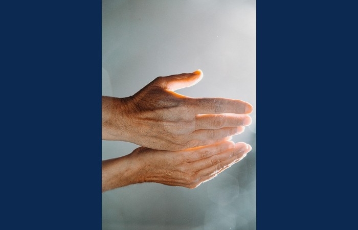  [Της άρεσε να δουλεύει με γυμνά τα χέρια...]-ΞΑΝΘΗ ΜΗΛΙΓΓΟΥ-ΓΚΛΕΖΑΚΟΥ